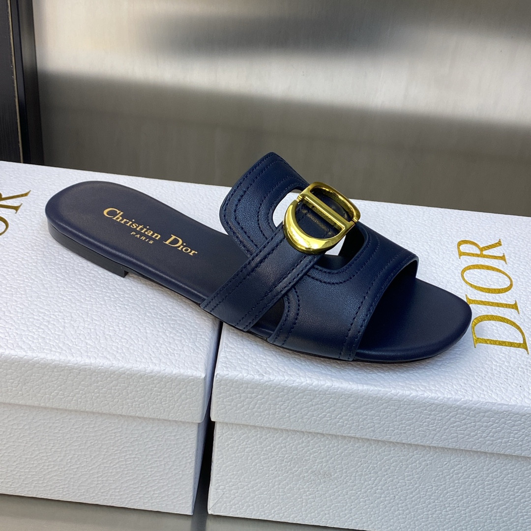 UA D*0r 30 Montaigne Slide