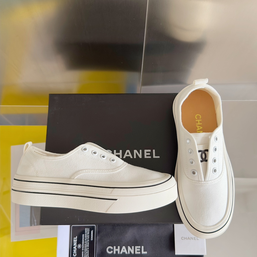UA Ch*el SNEAKER