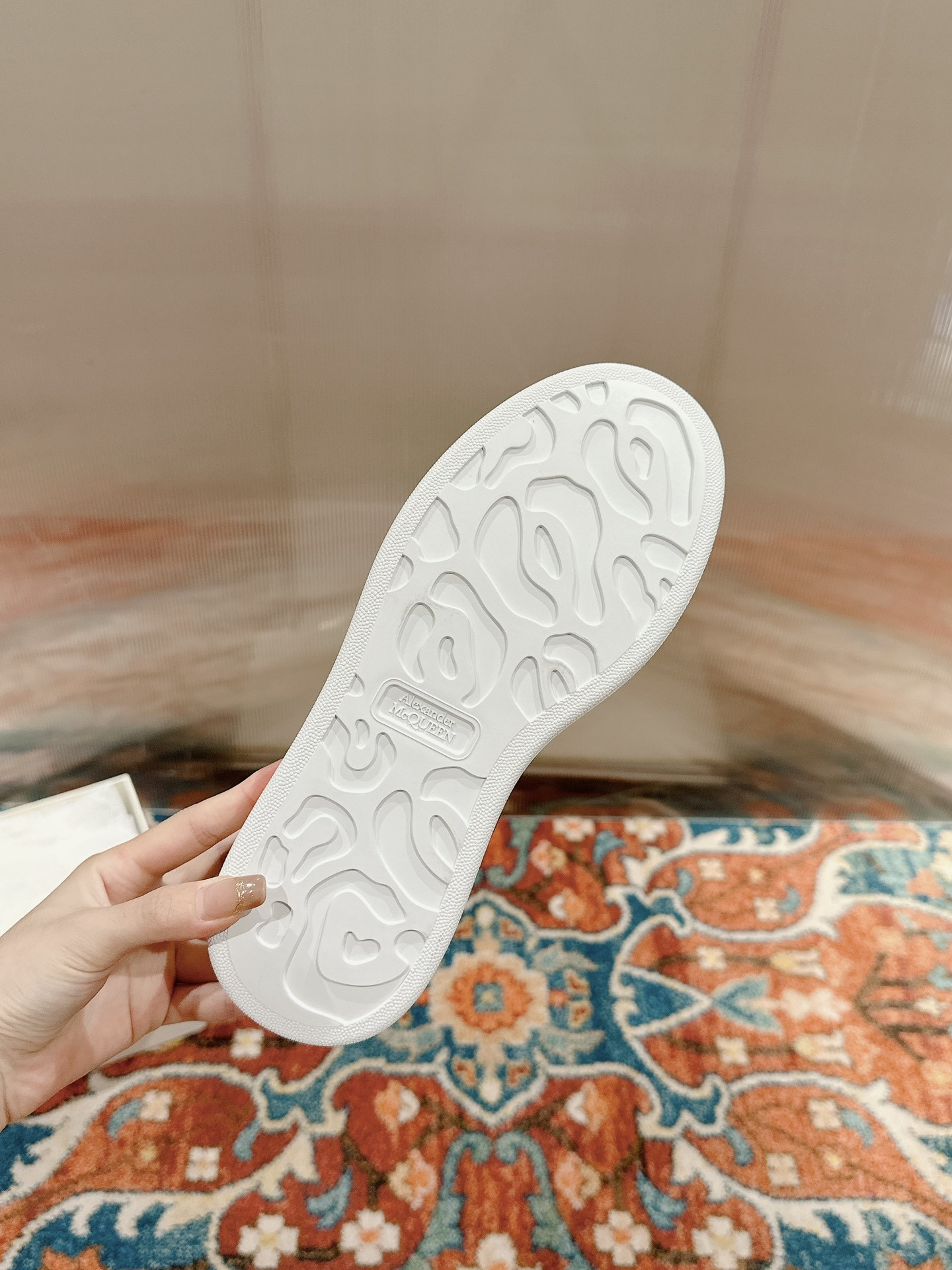 ua ale*d*r M*Q*en oversized white black