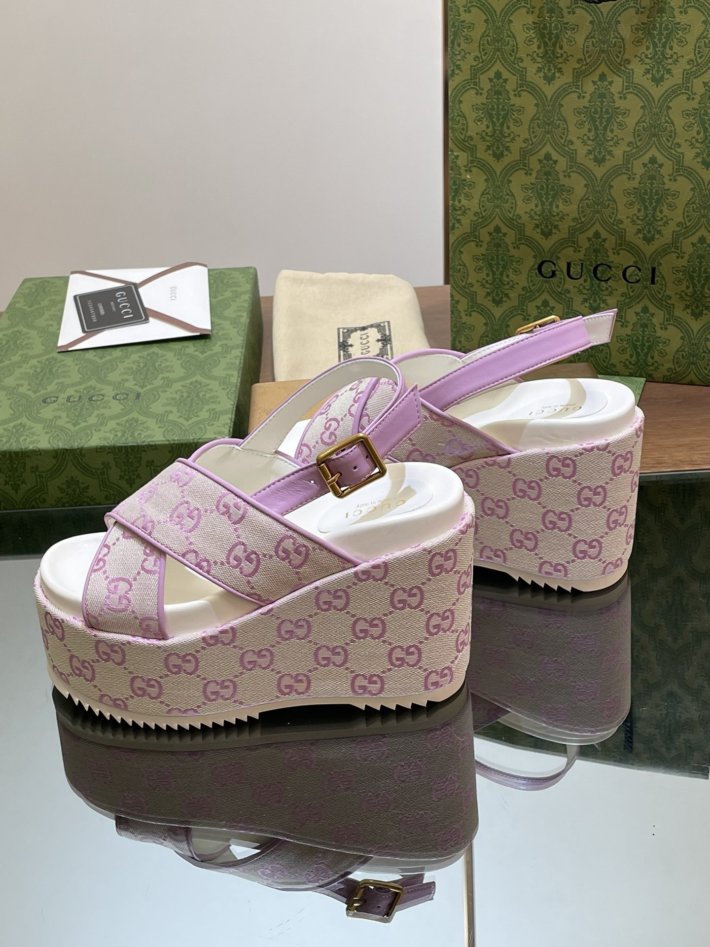 UA G*u*i WOMEN