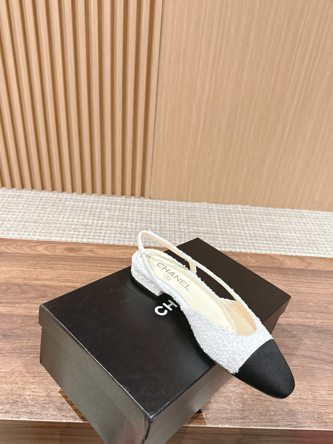 UA Ch*el SLINGBACKS FLAT