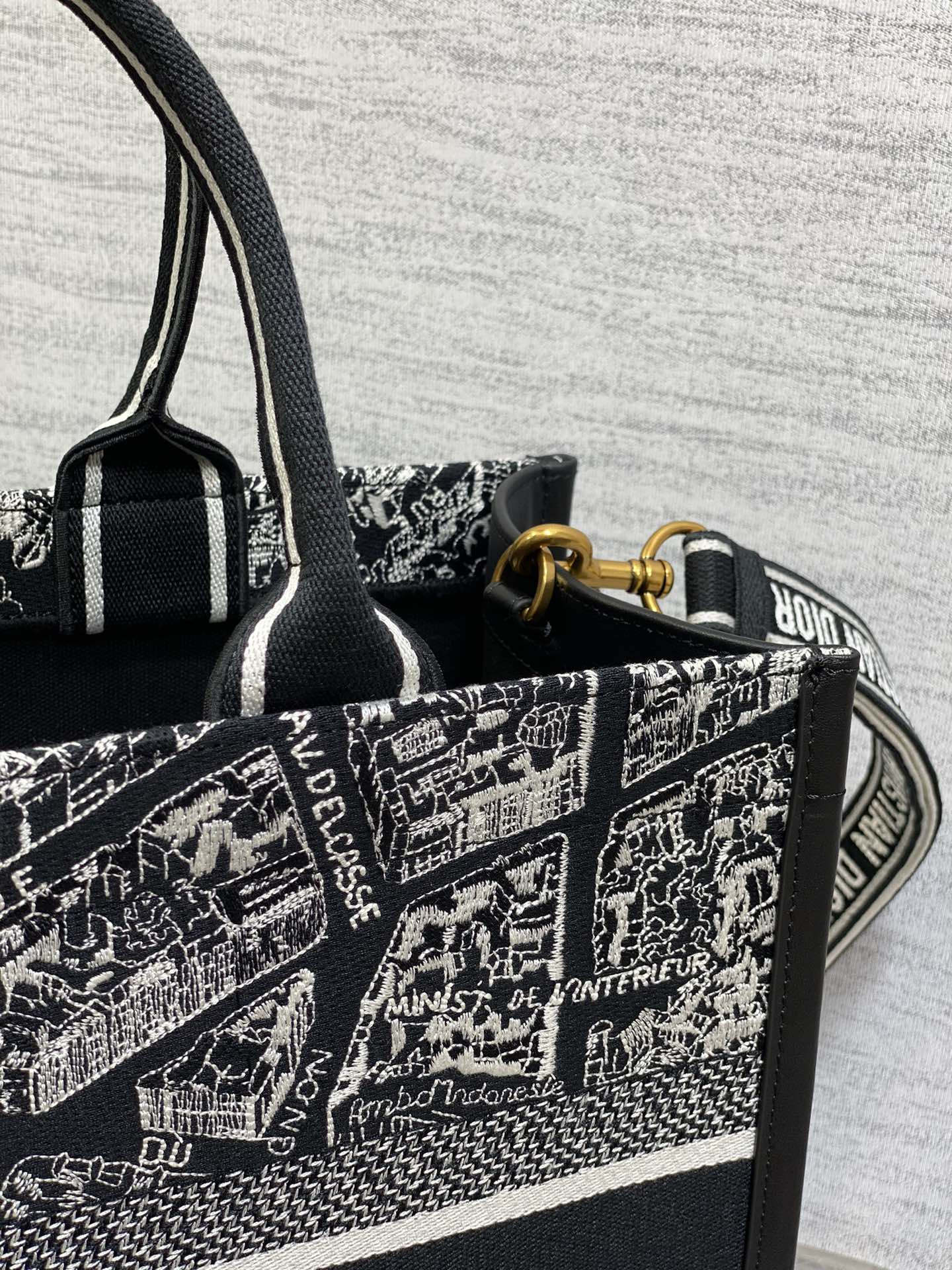 D*0r Medium D*0r Book Tote Black and White Plan de Paris Embroidery 36 x 27.5 x 16.5 cm