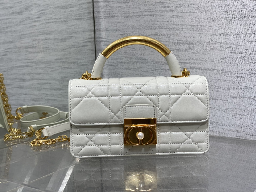 D*0r Small Ange Bag Latte Macrocannage Calfskin 20 x 12 x 5 cm