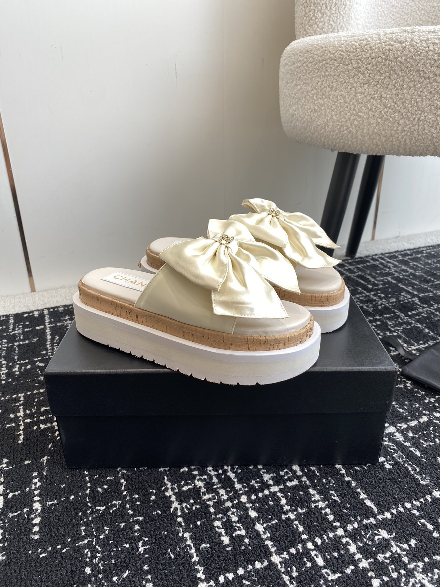 UA Ch*el PLATFORM SLIDES