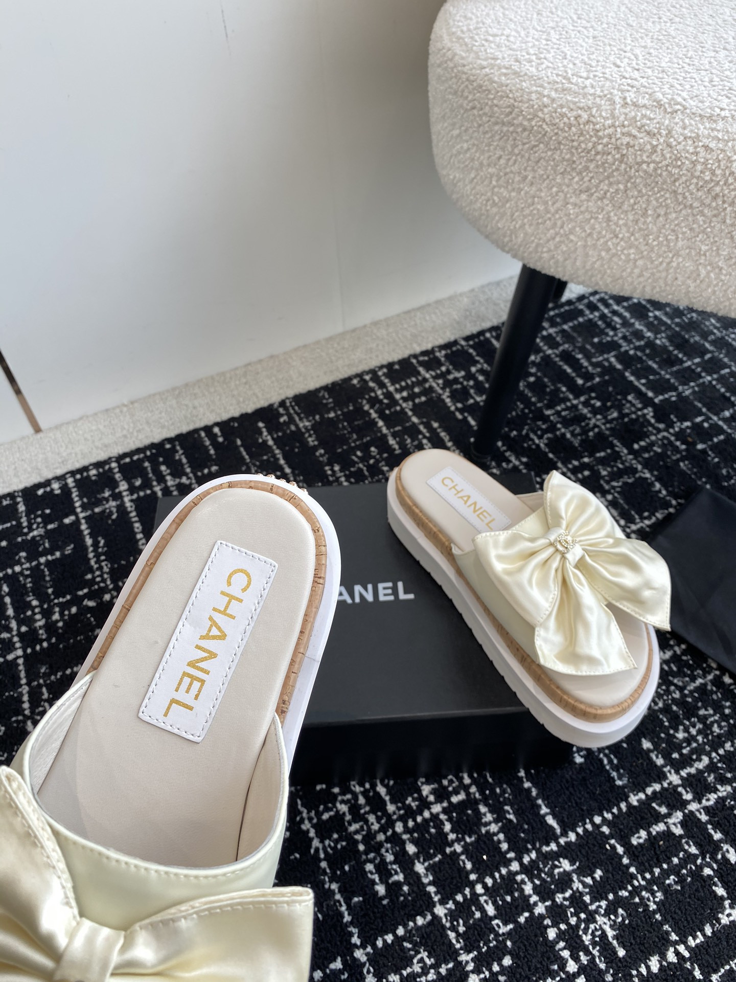 UA Ch*el PLATFORM SLIDES