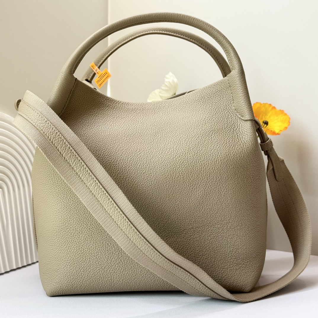 L**o p*ana Large Bale Bag Grained Calfskin 24 x 20 x 27 cm
