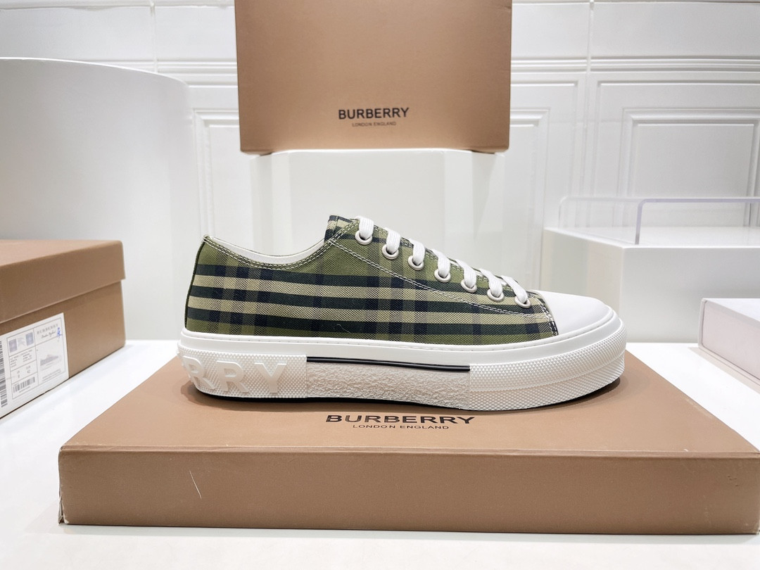 UA B**rry Check Sneakers