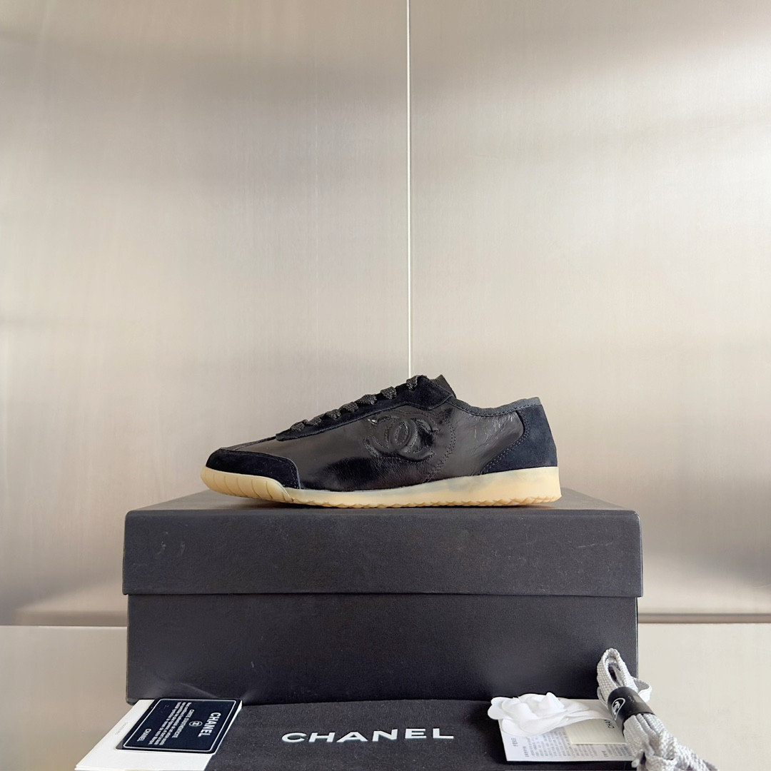 UA Ch*el SNEAKER