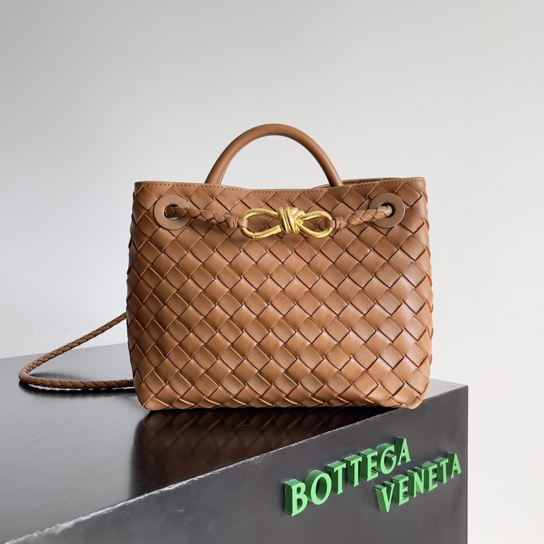 Bo*te*ga Ve*ne*ta Small Andiamo 25x22x10.5cm