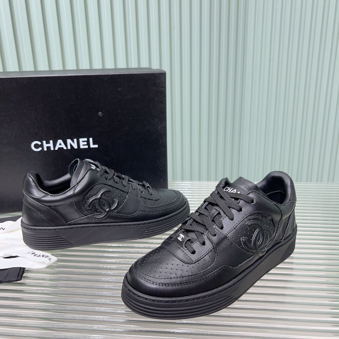 UA Ch*el SNEAKER
