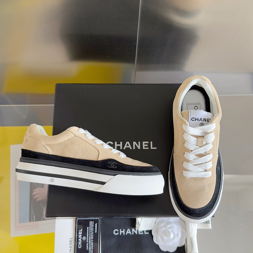 UA Ch*el SNEAKER