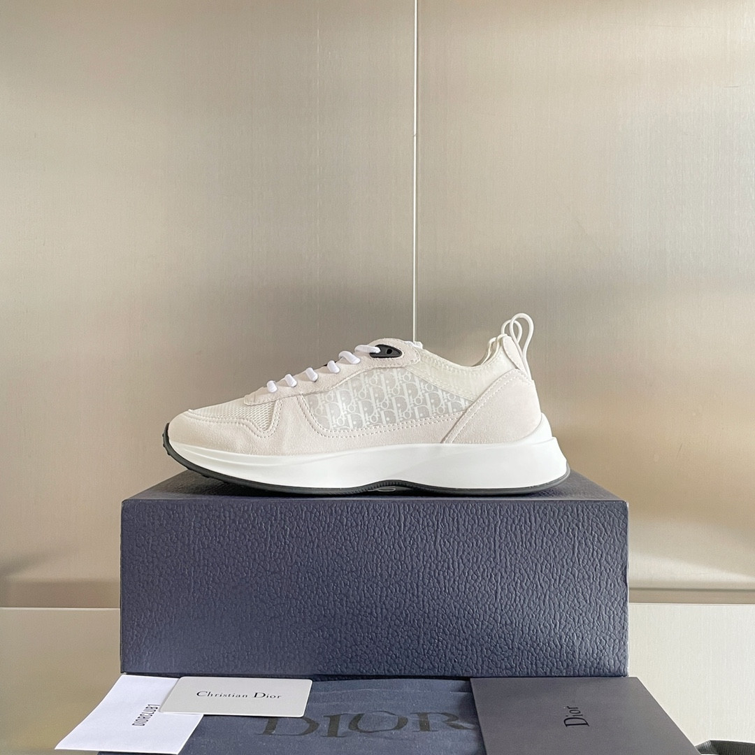 UA D*0r B25 Runner Sneaker