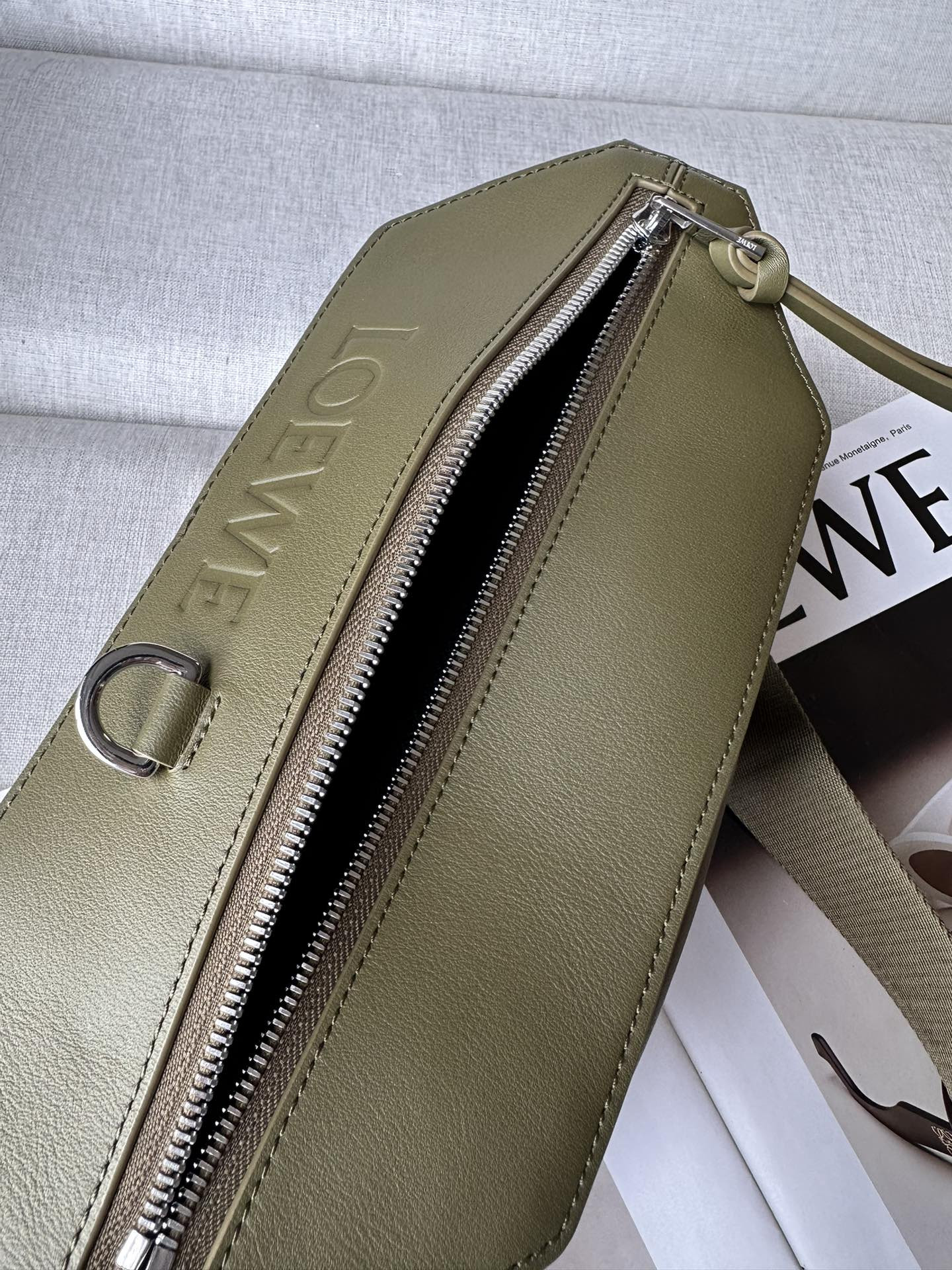 L0ew* Convertible sling in classic calfskin 32.5x9x12.3cm