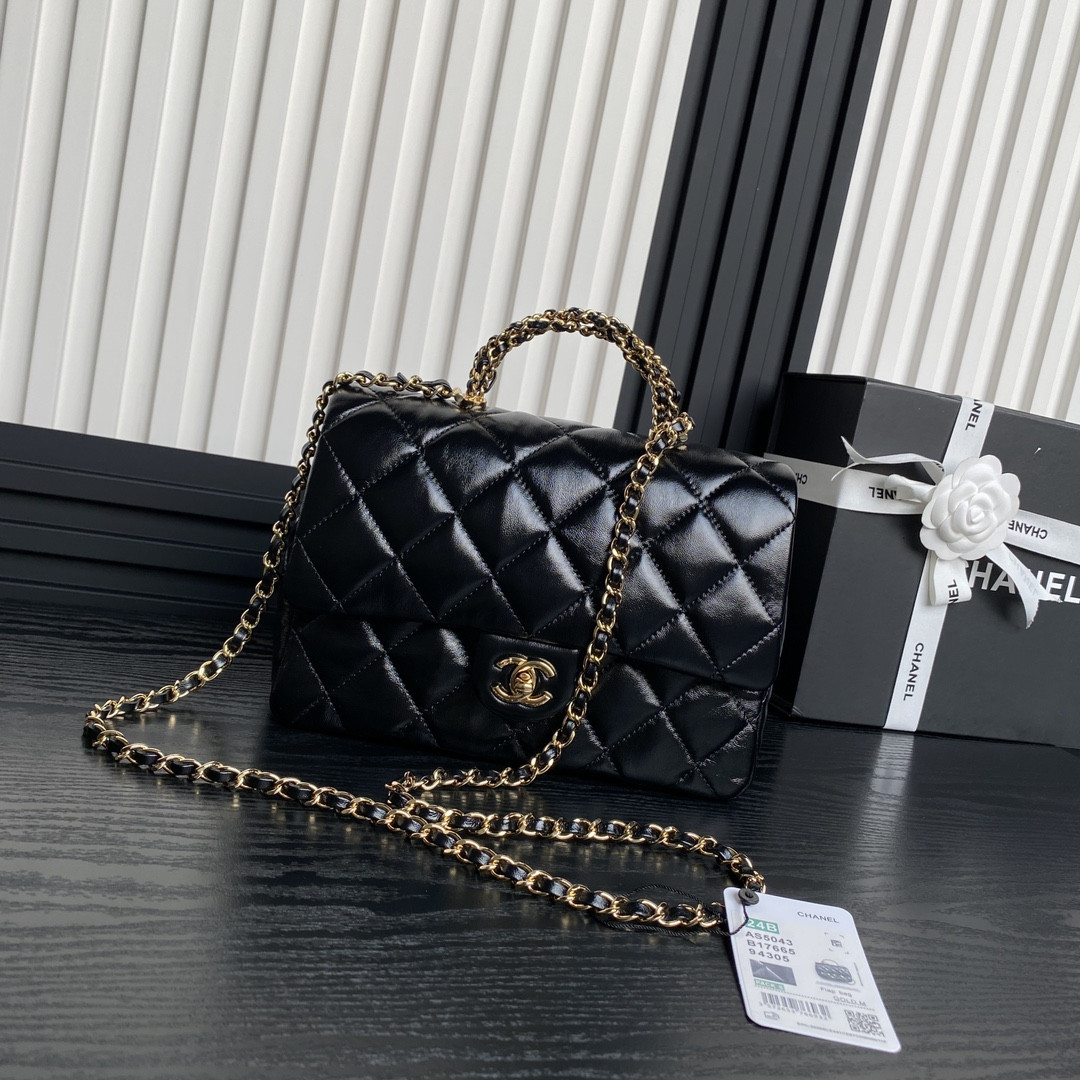 Ch*el WALLET ON CHAIN   17x25x8cm