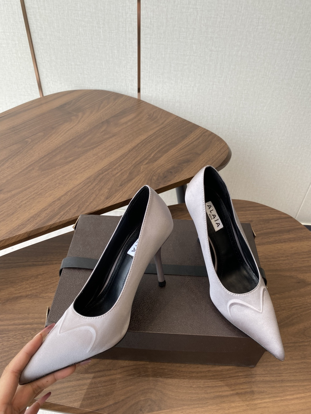 UA Alaia Pointy-Toe Pumps 9cm Heel(Customized Size 7-10 days production time)