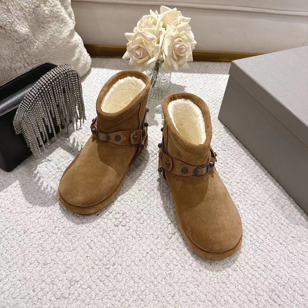 ua Ba*len*cia*ga alaska soft booties