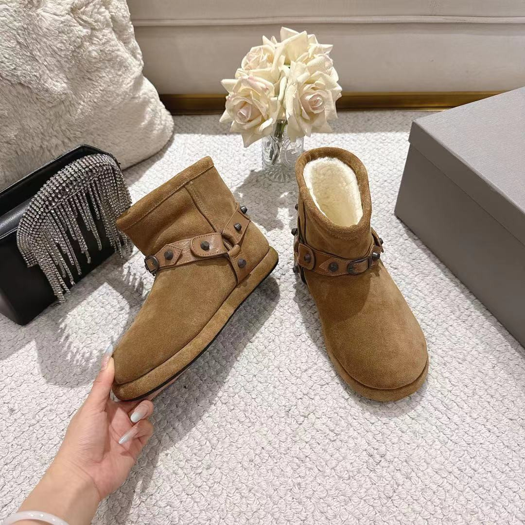 ua Ba*len*cia*ga alaska soft booties