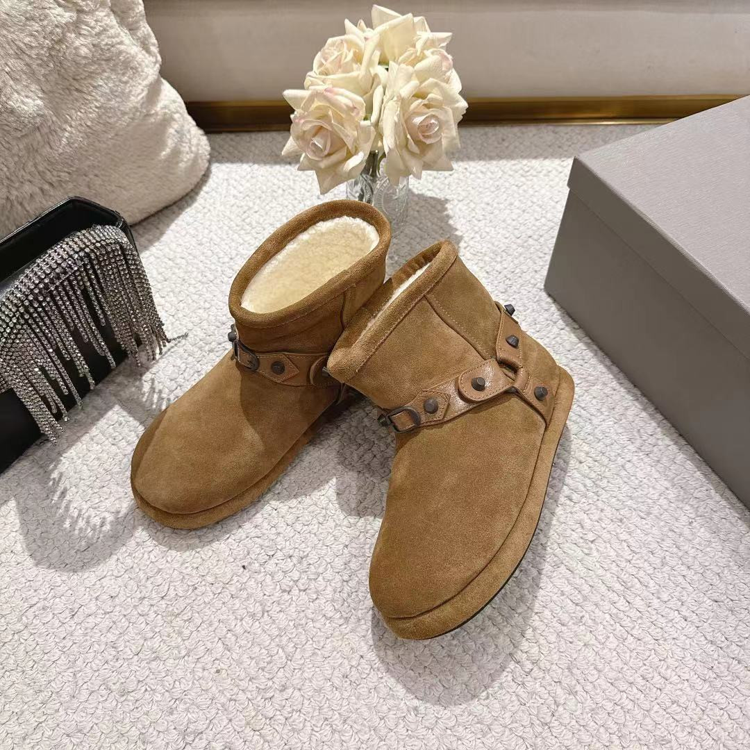 ua Ba*len*cia*ga alaska soft booties