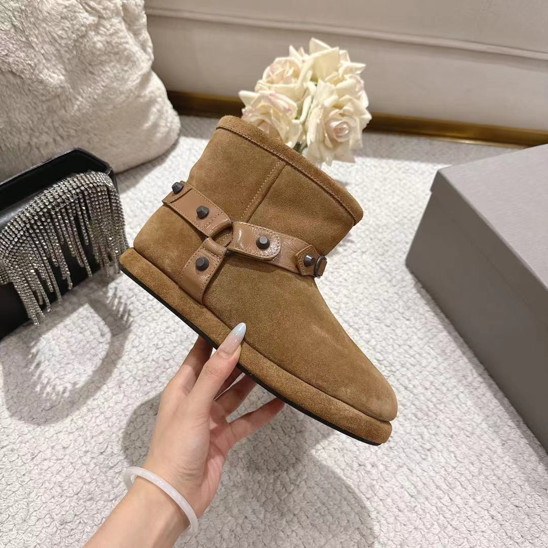 ua Ba*len*cia*ga alaska soft booties