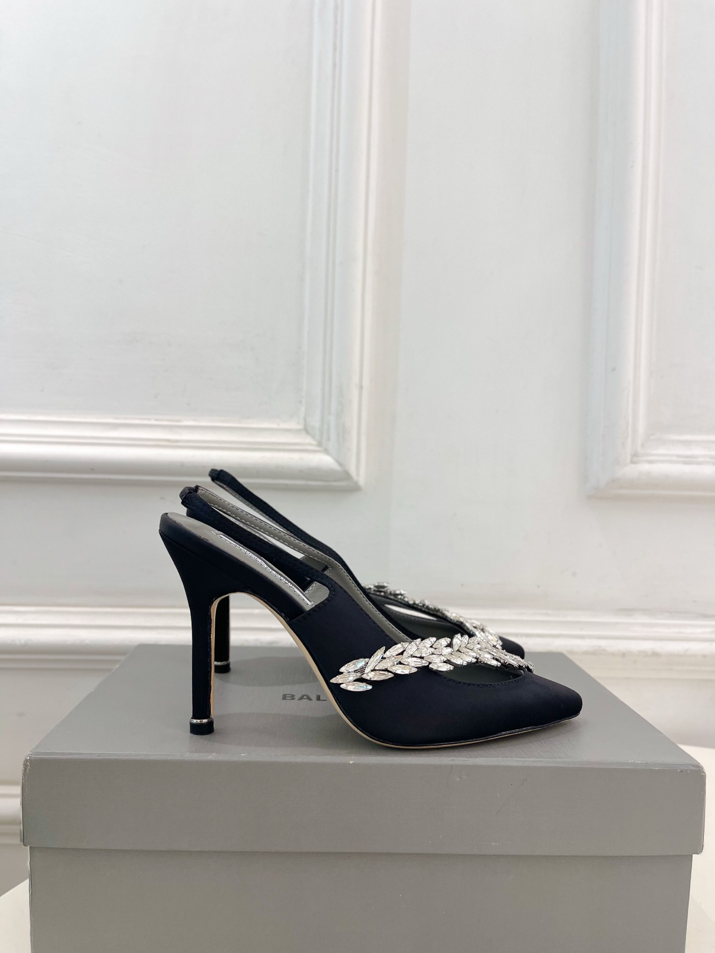 ua ba*len*cia*ga x ma*n010 B1ah*ik slingbacks 10cm heel
