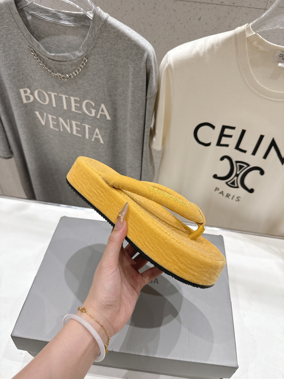 ua Ba*len*cia*ga jet lag thong slides