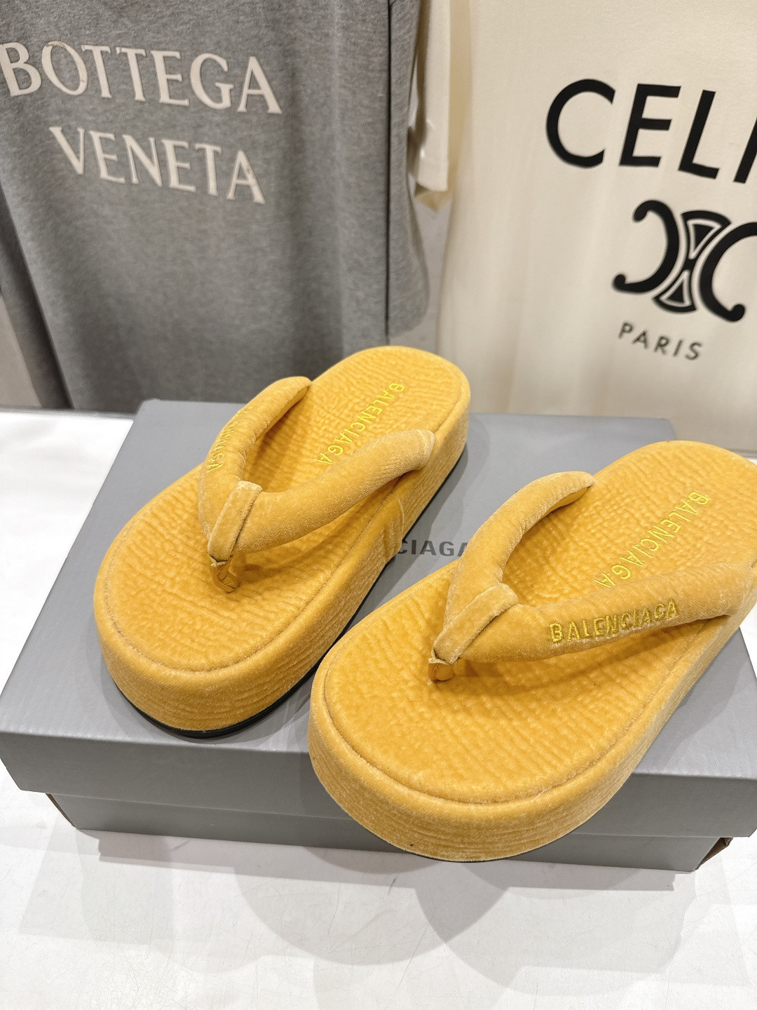 ua Ba*len*cia*ga jet lag thong slides