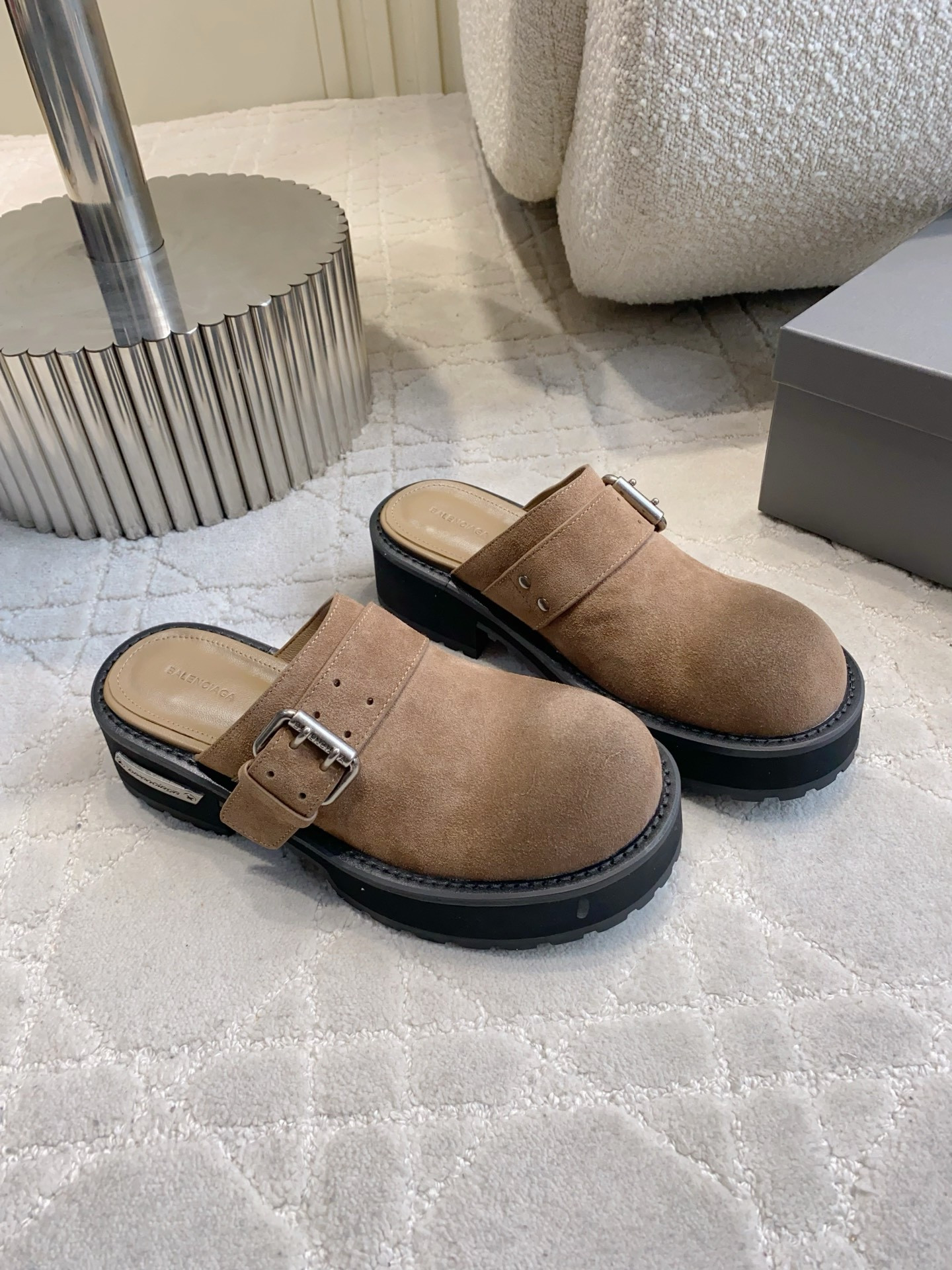 ua Ba*len*cia*ga venom mule 4.5cm heel