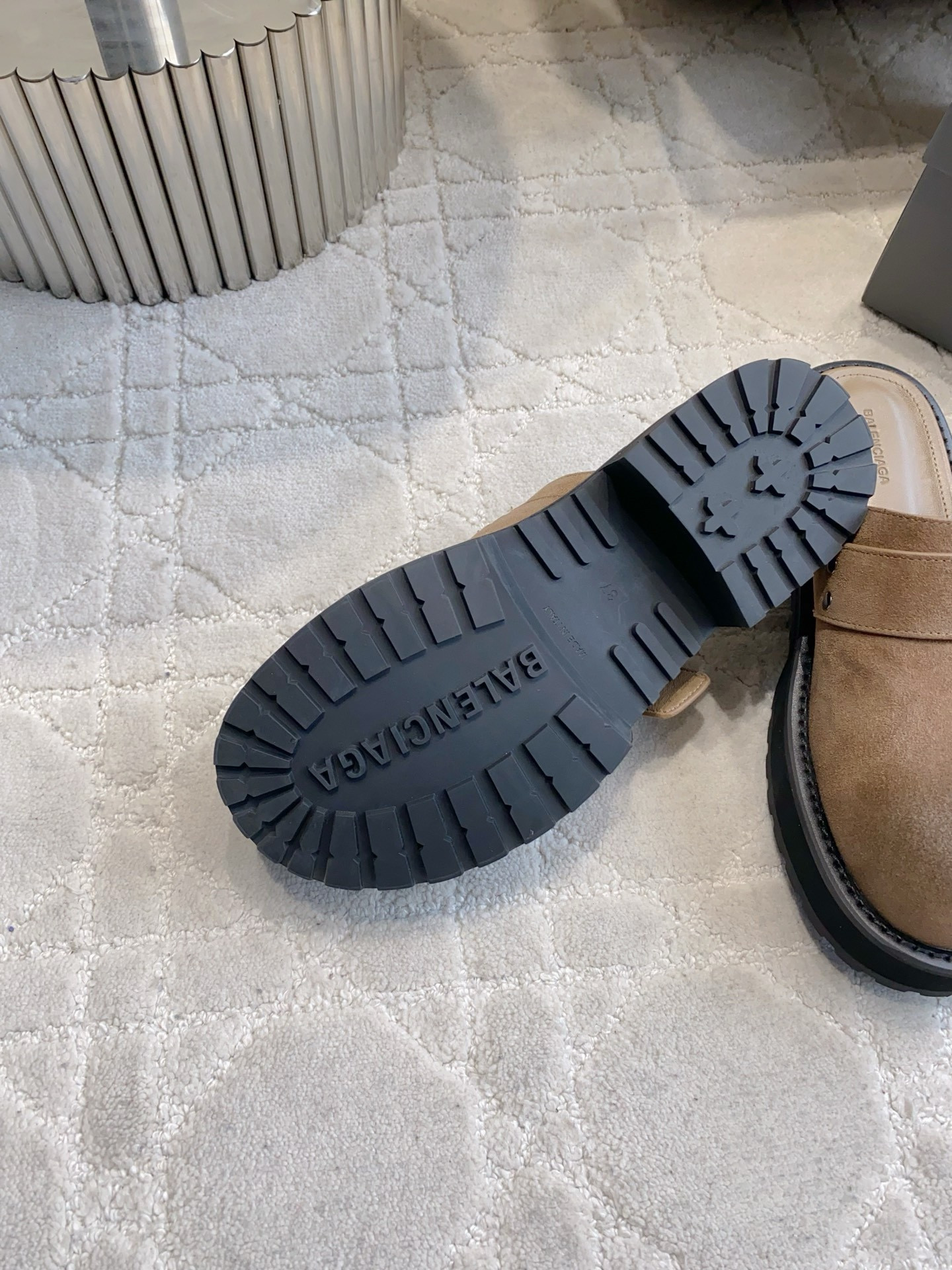 ua Ba*len*cia*ga venom mule 4.5cm heel