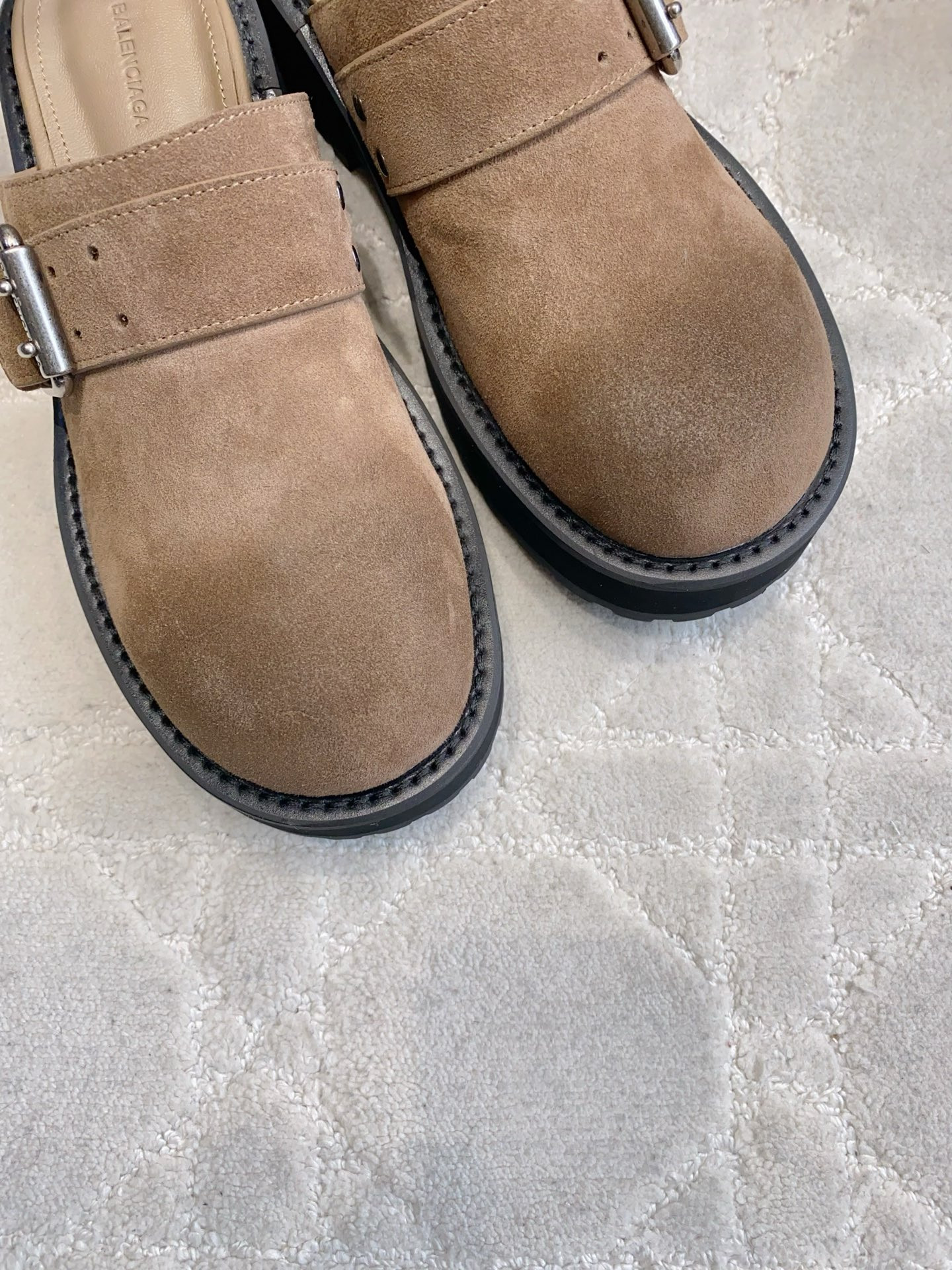 ua Ba*len*cia*ga venom mule 4.5cm heel