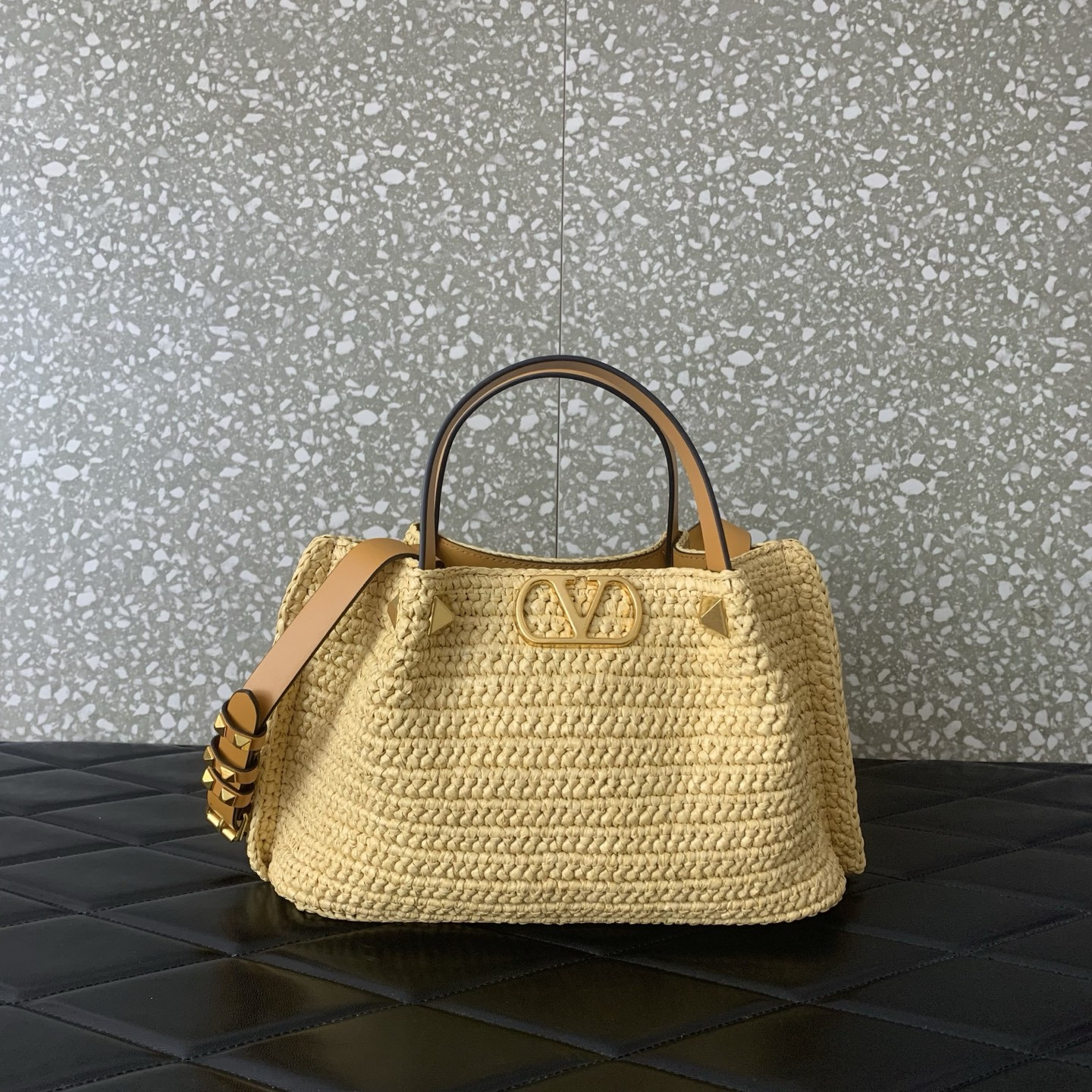 Va1e*ntin0 garavani small raffia shopping bag 25x18x12cm