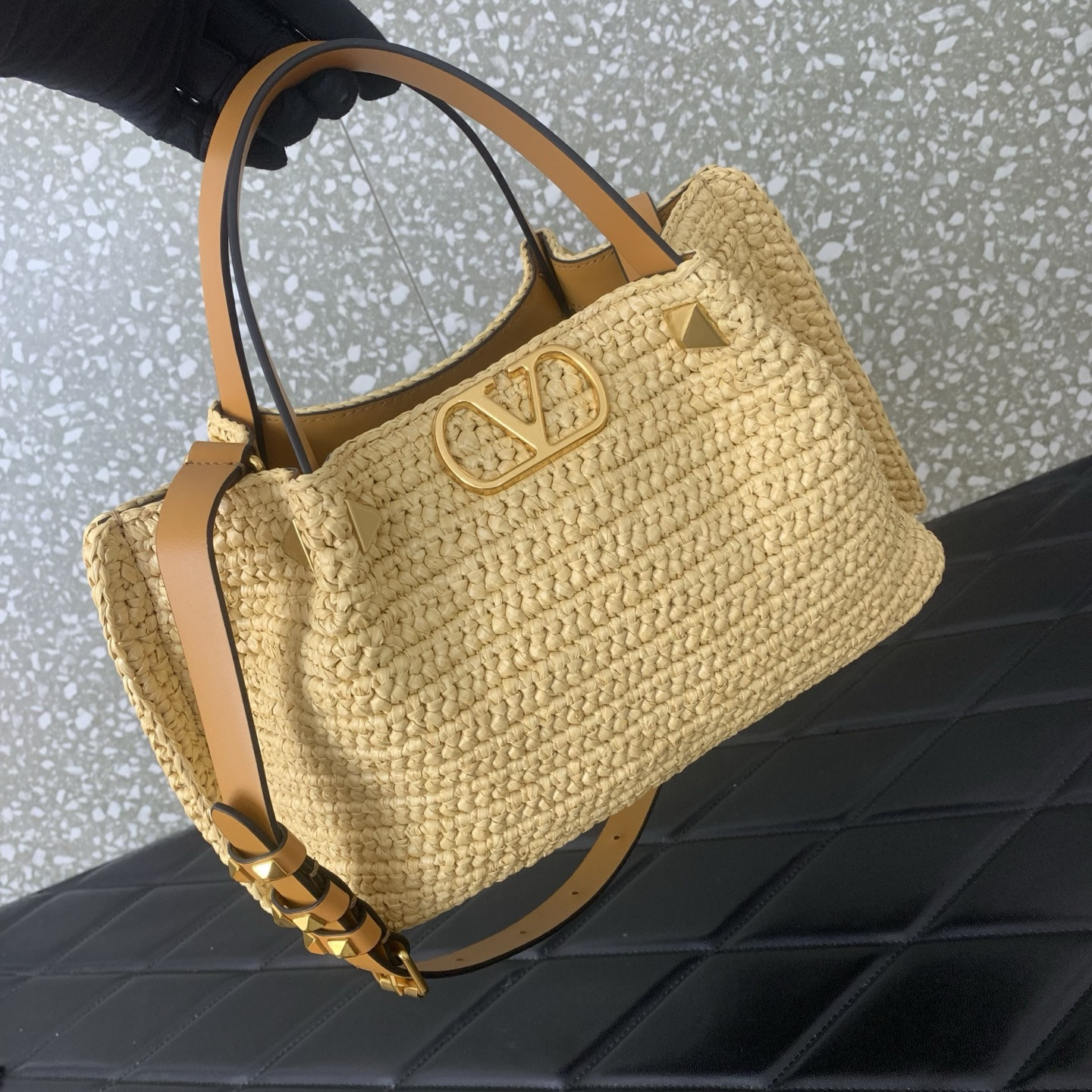 Va1e*ntin0 garavani small raffia shopping bag 25x18x12cm