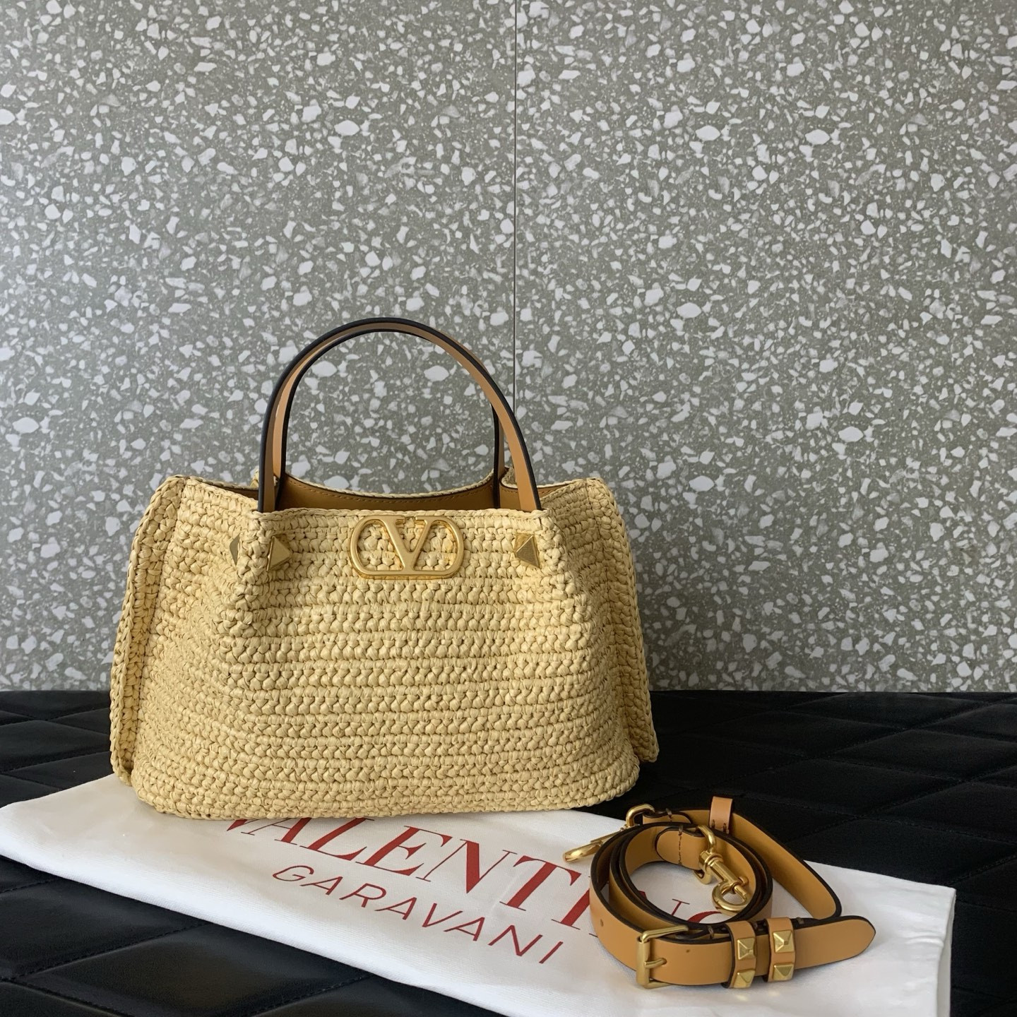 Va1e*ntin0 garavani small raffia shopping bag 25x18x12cm