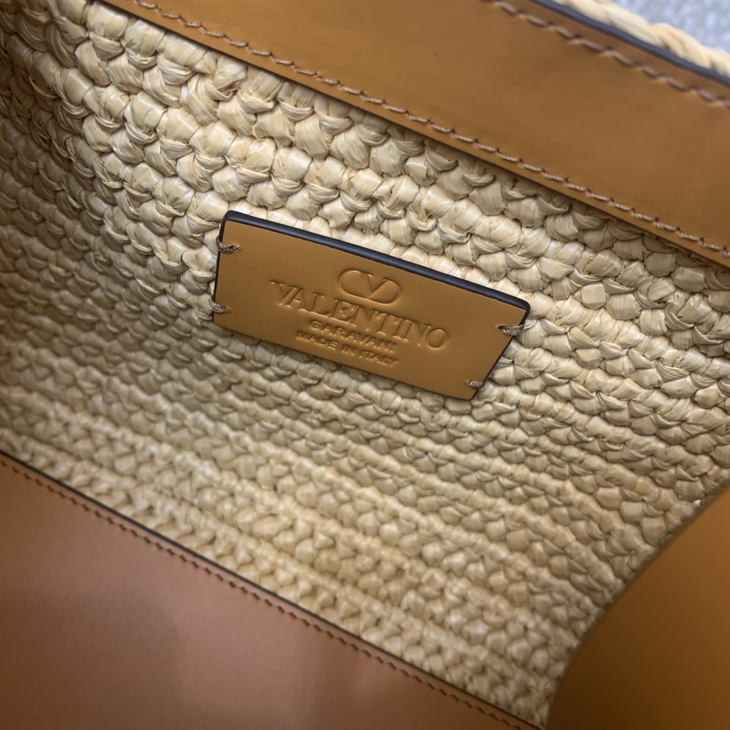 Va1e*ntin0 garavani small raffia shopping bag 25x18x12cm