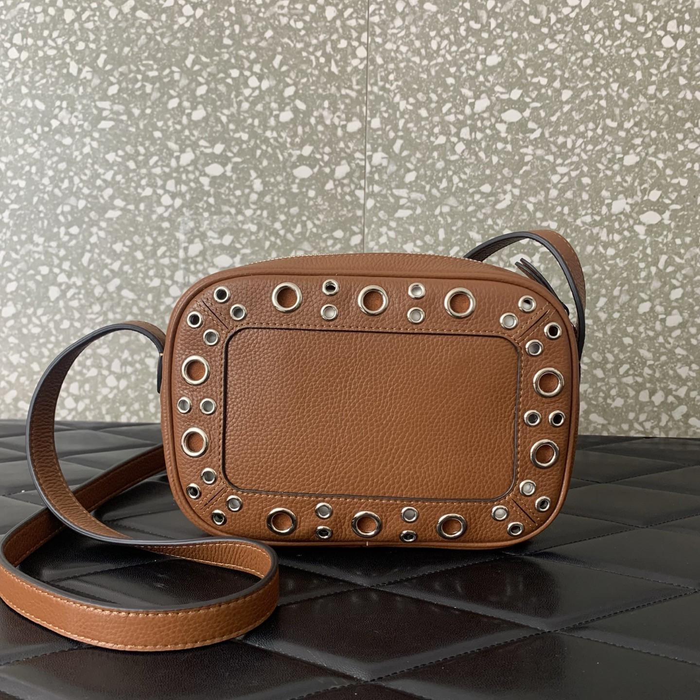 Va1e*ntin0 garavani nellcôte crossbody bag 23x16x6cm
