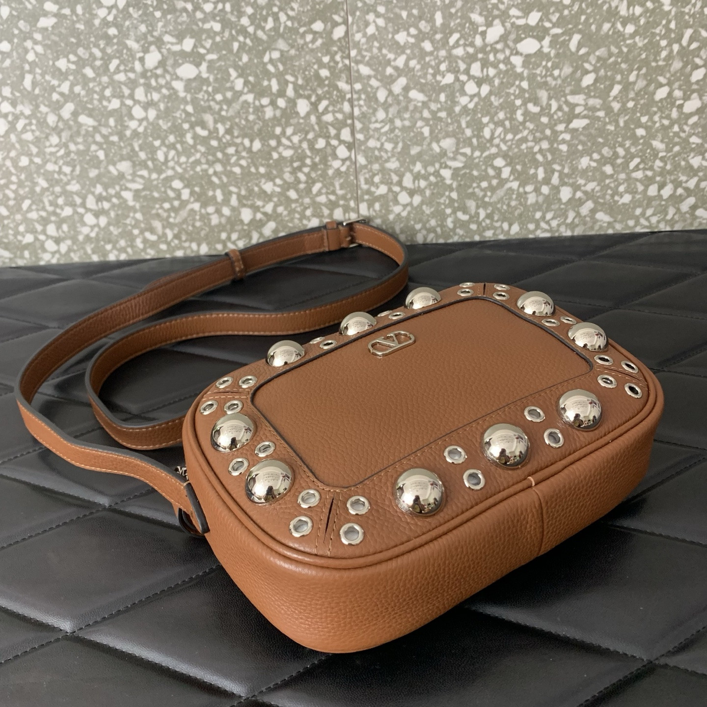 Va1e*ntin0 garavani nellcôte crossbody bag 23x16x6cm