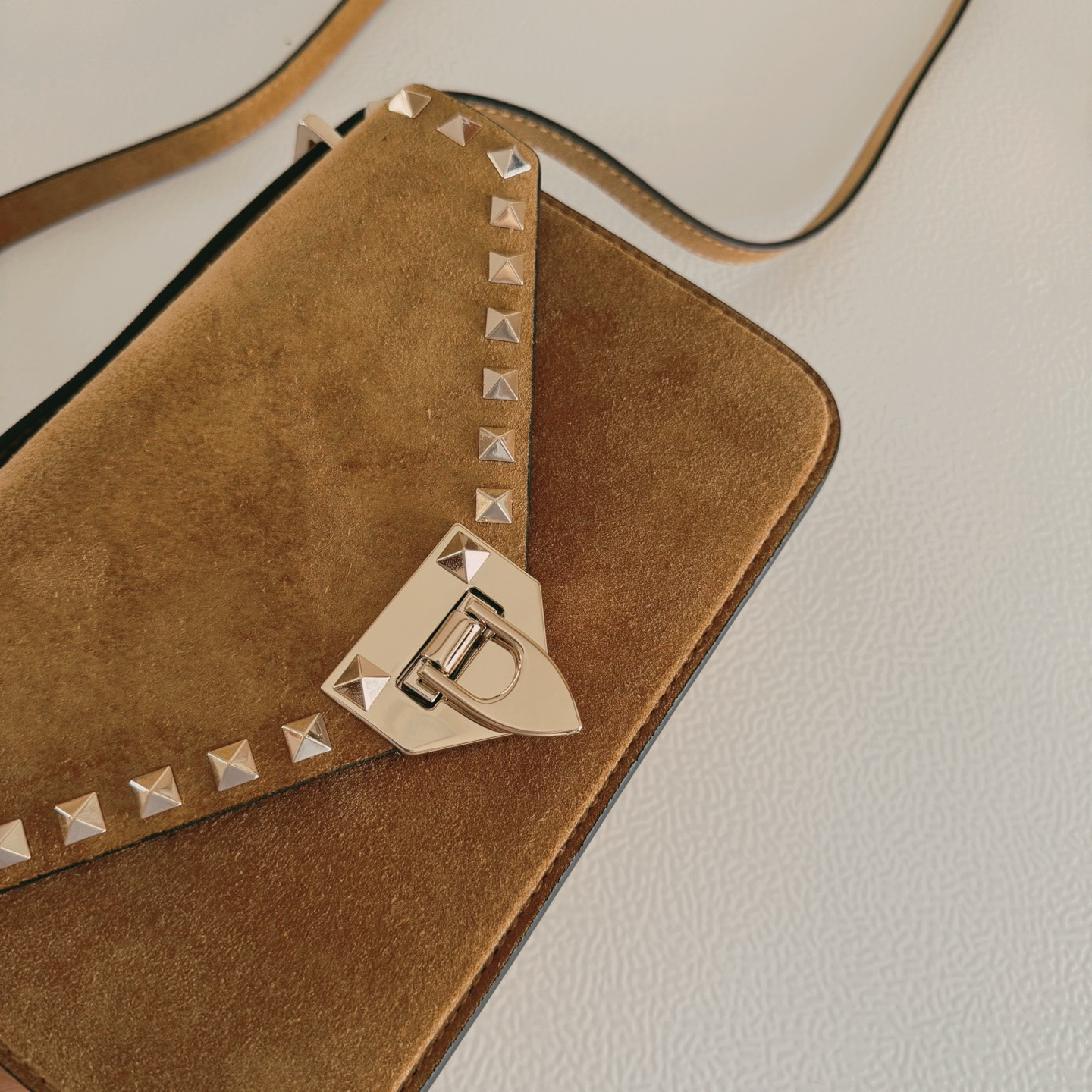 Va1e*ntin0 garavani rockstud small shoulder bag 21.5x15.5x8.5cm