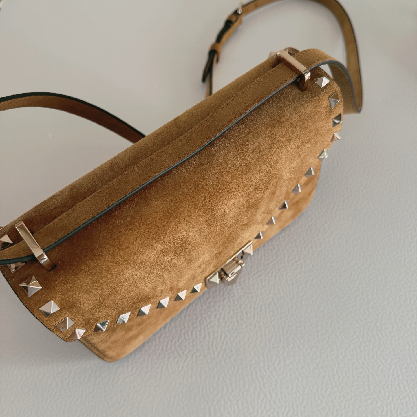 Va1e*ntin0 garavani rockstud small shoulder bag 21.5x15.5x8.5cm