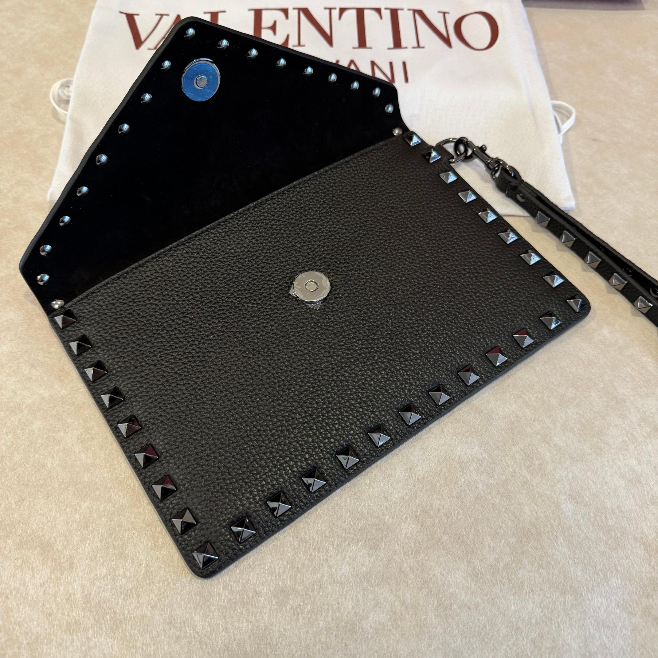 Va1e*ntin0 garavani rockstud envelope clutch bag 22.5x15.5cm