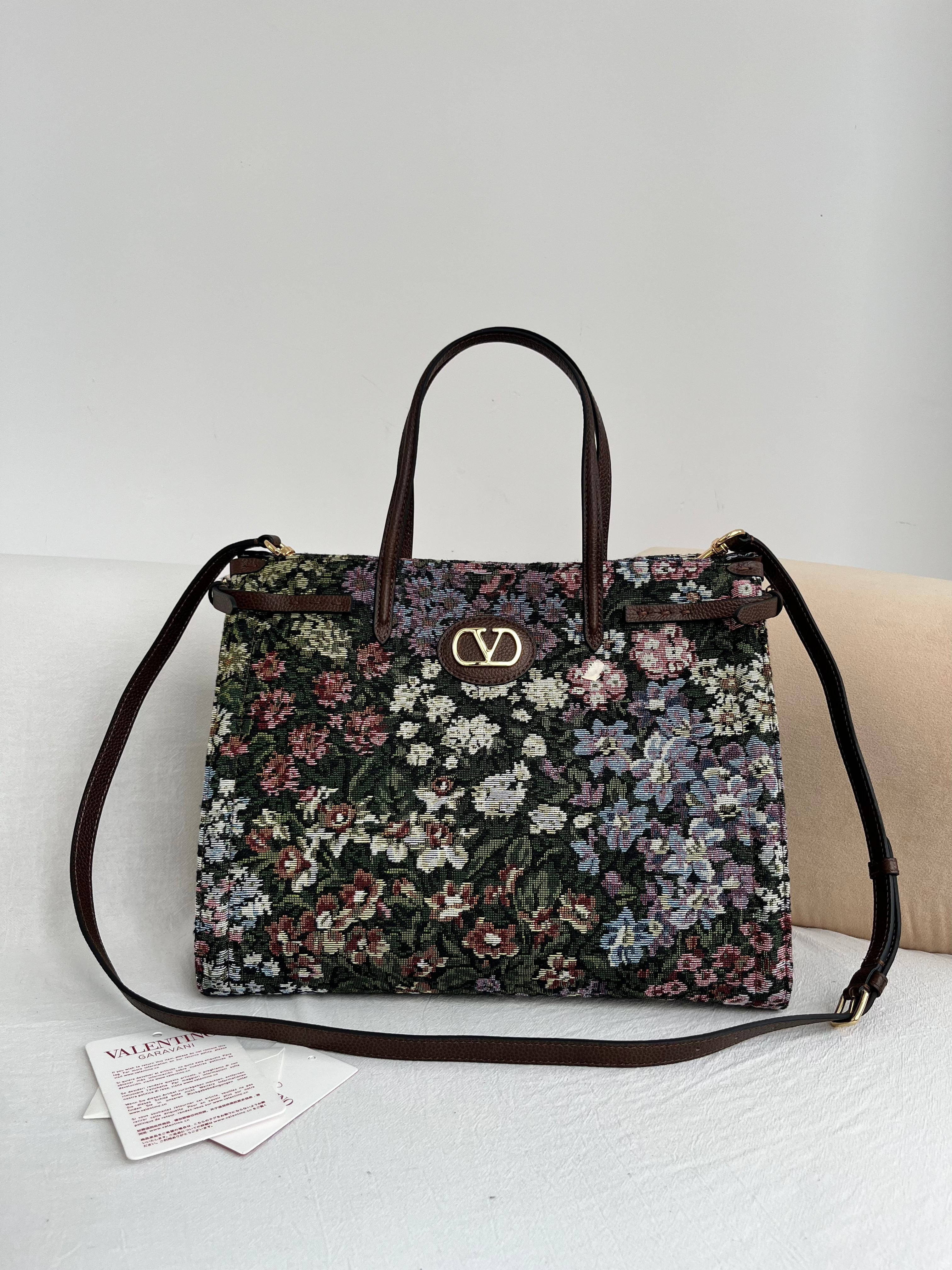 Va1e*ntin0 garavani antibes medium shopping bag 35x29x18cm