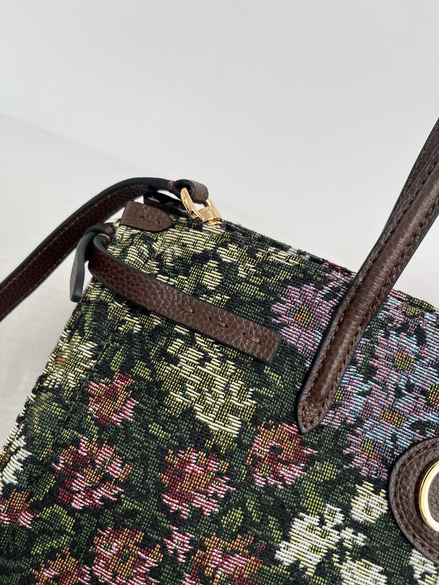 Va1e*ntin0 garavani antibes medium shopping bag 35x29x18cm