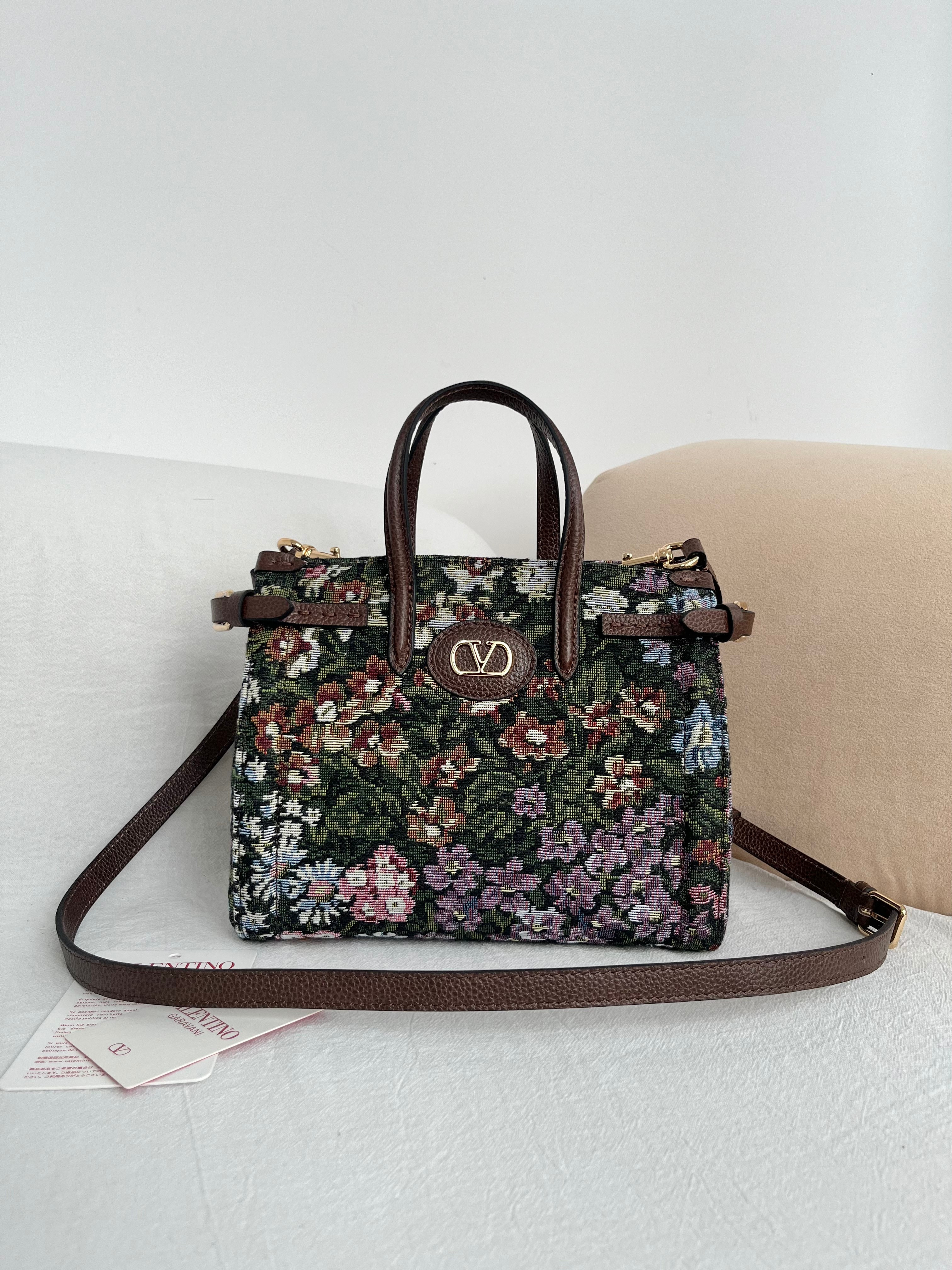Va1e*ntin0 garavani antibes small shopping bag 22x19x12cm