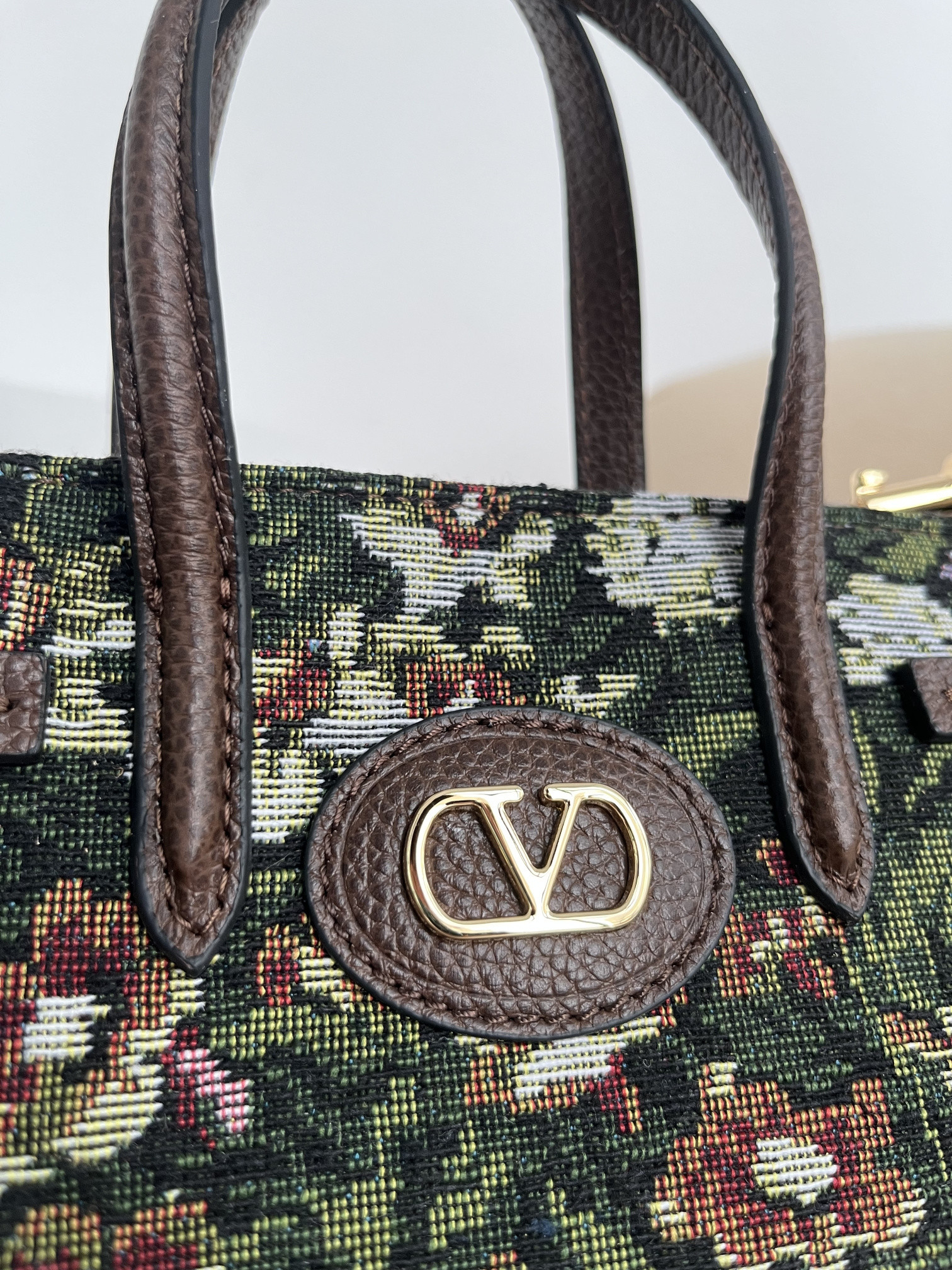Va1e*ntin0 garavani antibes small shopping bag 22x19x12cm