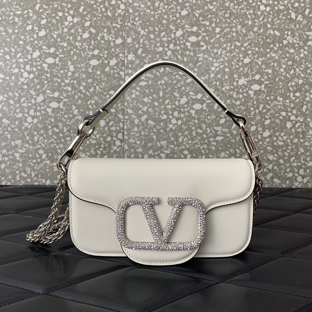 Va1e*ntin0 garavani locò shoulder bag 20x11x5cm