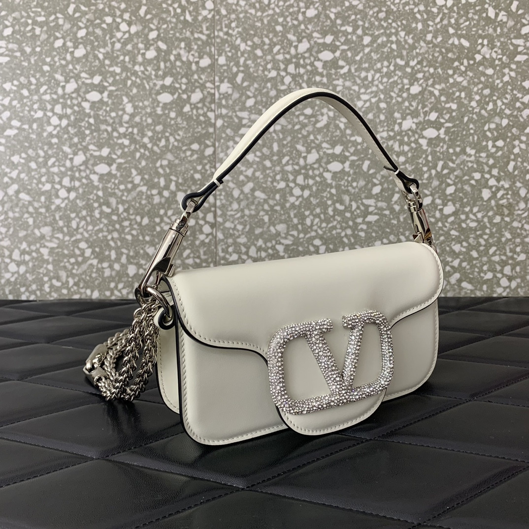 Va1e*ntin0 garavani locò shoulder bag 20x11x5cm