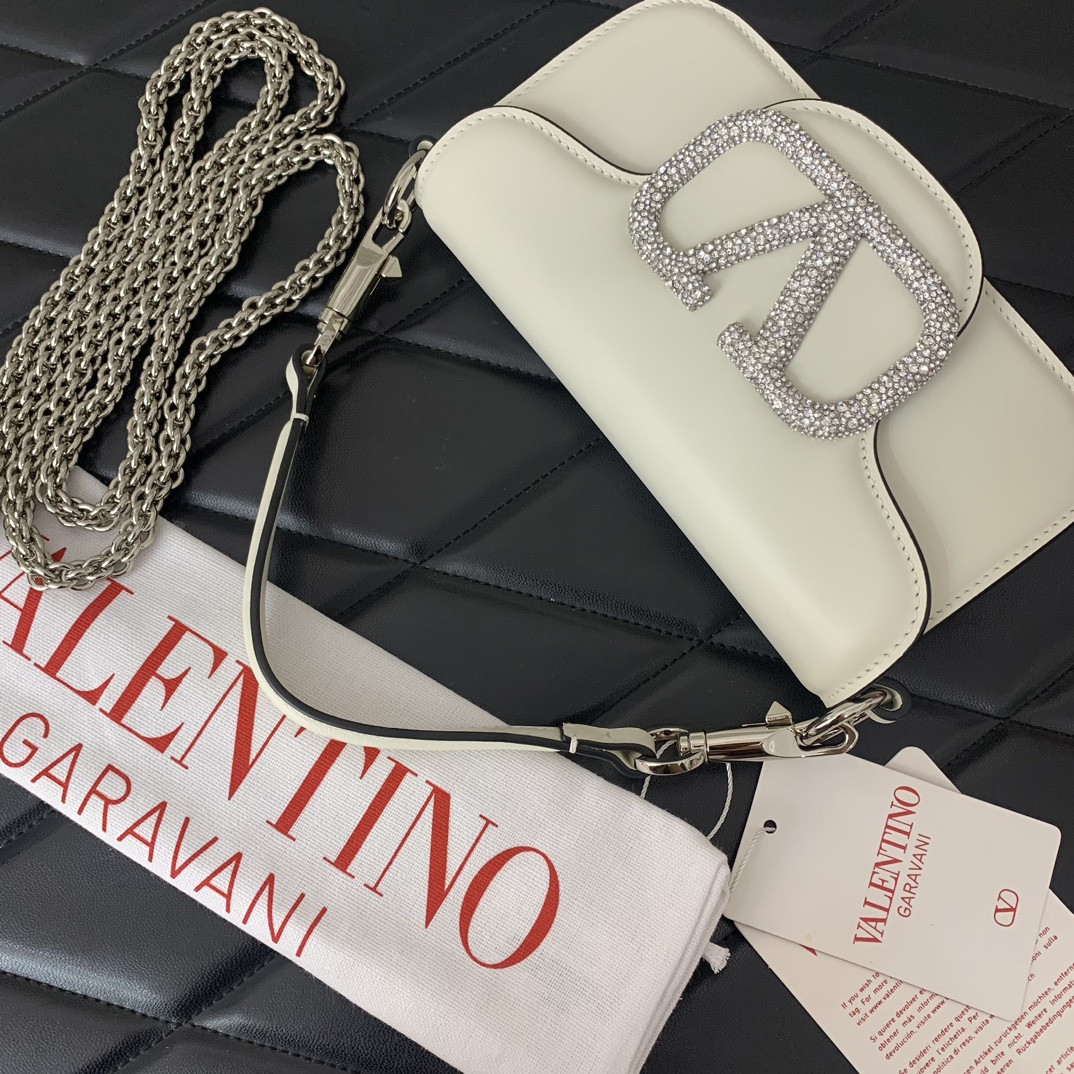 Va1e*ntin0 garavani locò shoulder bag 20x11x5cm