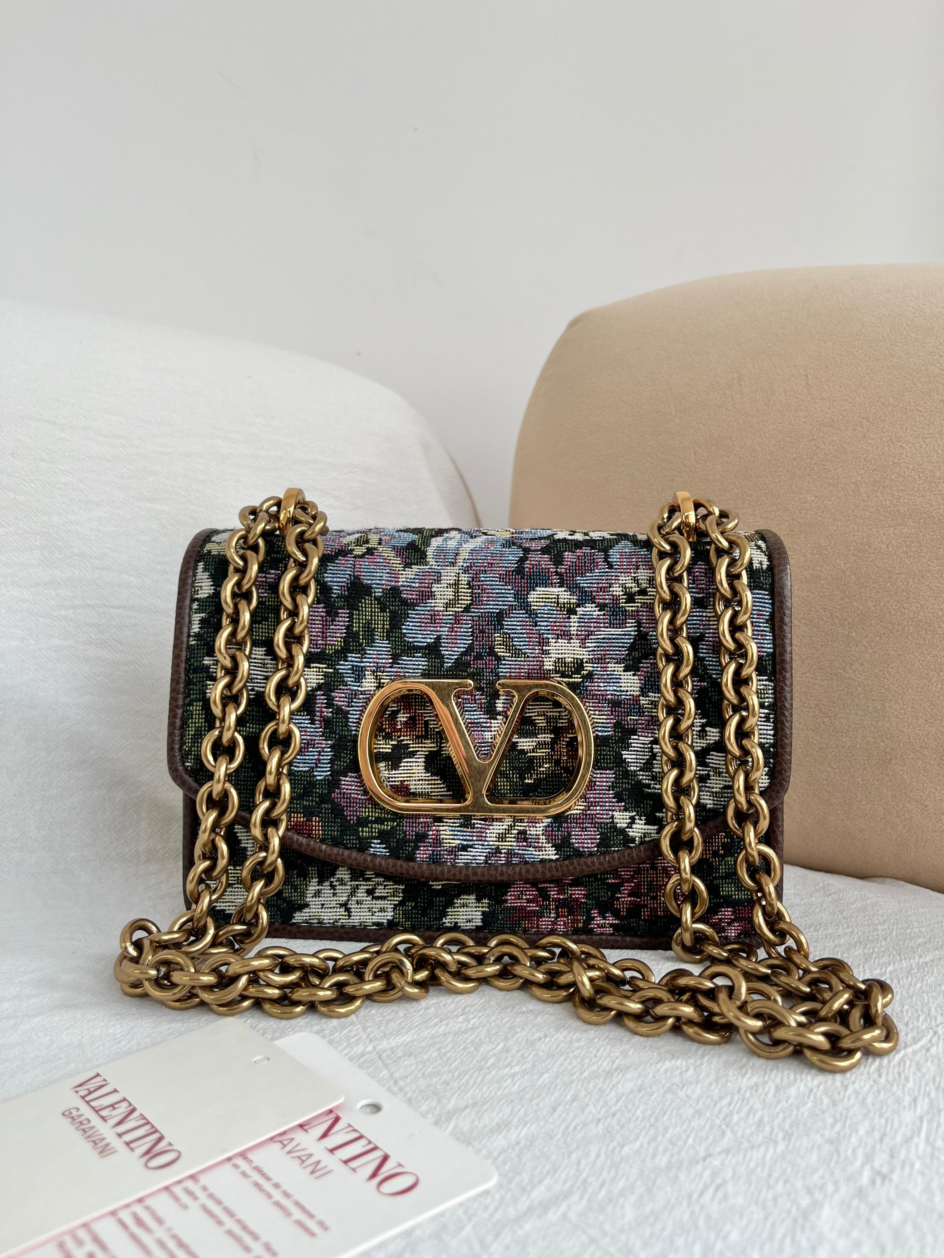 Va1e*ntin0 garavani vain embroidered shoulder bag 13x19.5x7cm