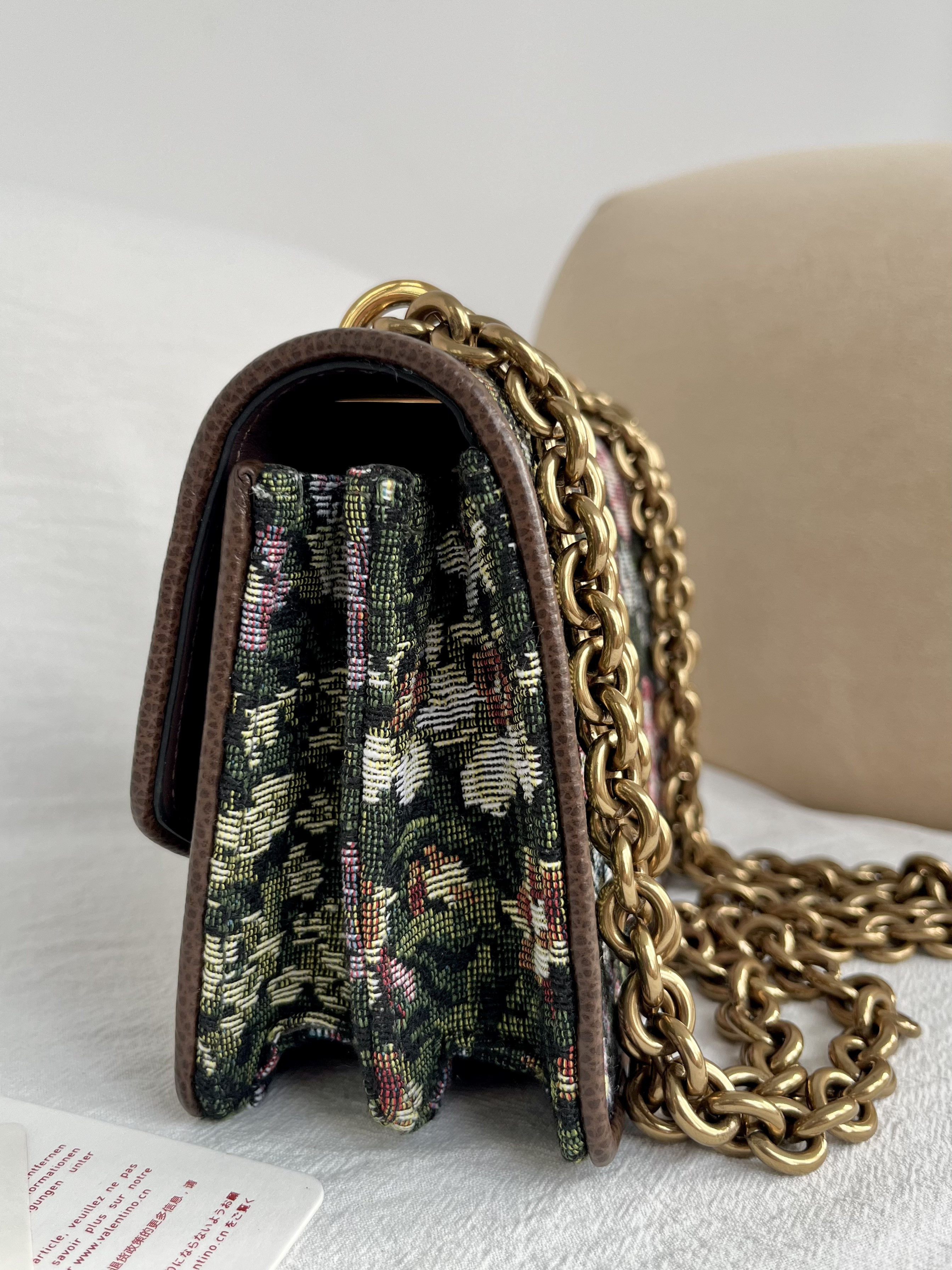 Va1e*ntin0 garavani vain embroidered shoulder bag 13x19.5x7cm