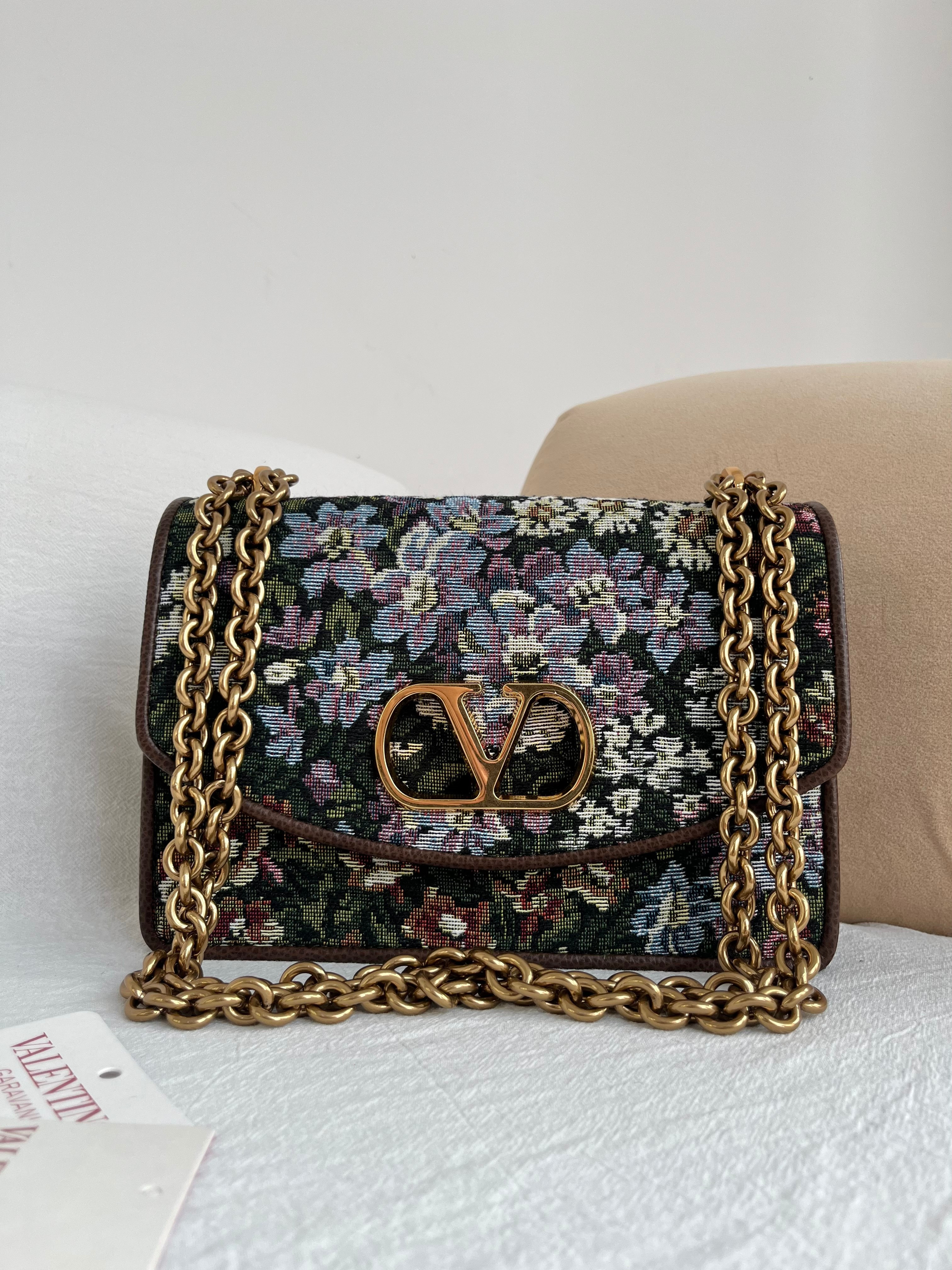 Va1e*ntin0 garavani vain embroidered shoulder bag 24x16x8cm