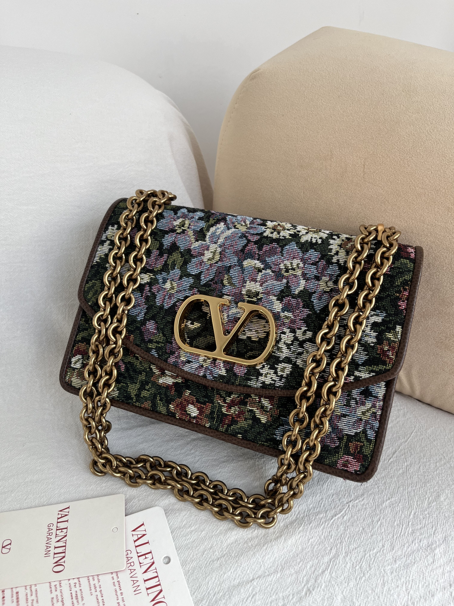 Va1e*ntin0 garavani vain embroidered shoulder bag 24x16x8cm