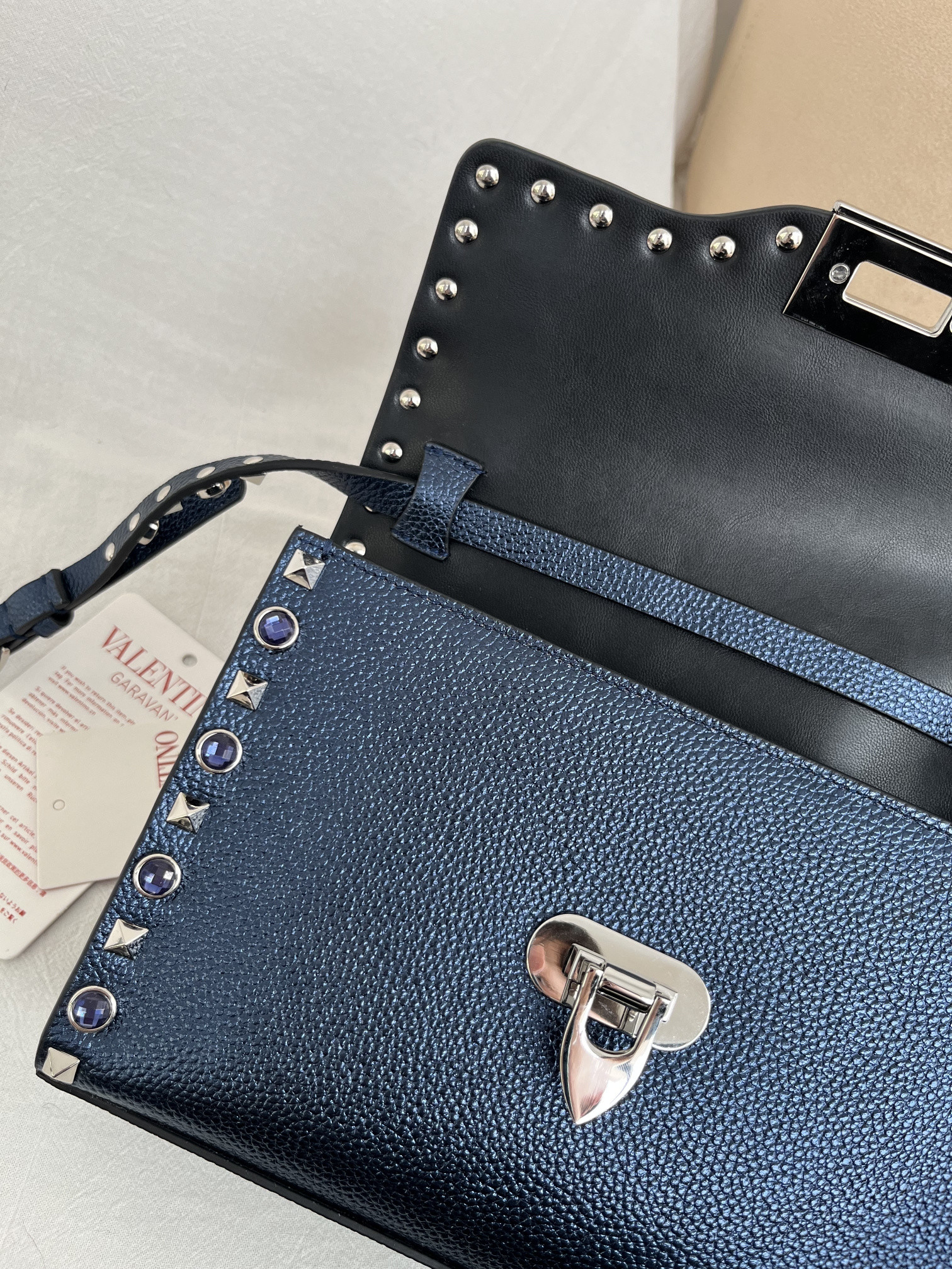 Va1e*ntin0 garavani rockstud small shoulder bag 23x15x7cm
